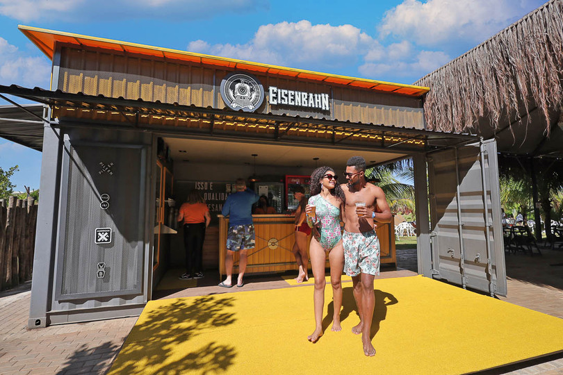 Bares do complexo Hot Beach